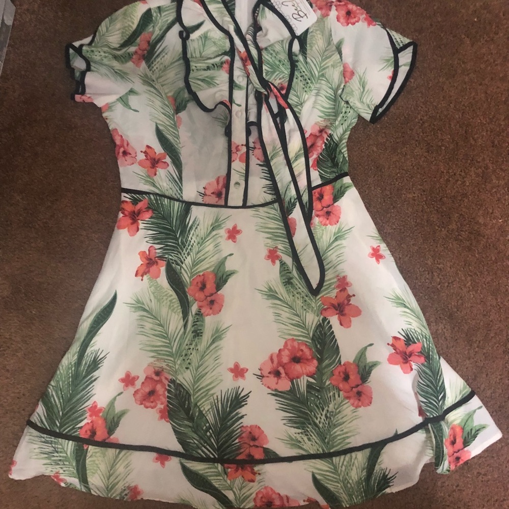 Dress - Picture 2 of 6